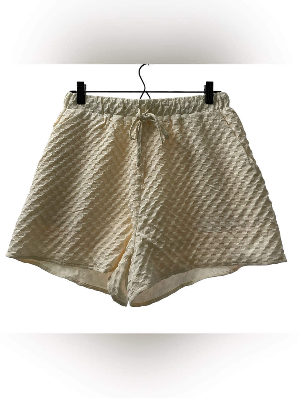 NWT Gilli Cream Textured Shorts